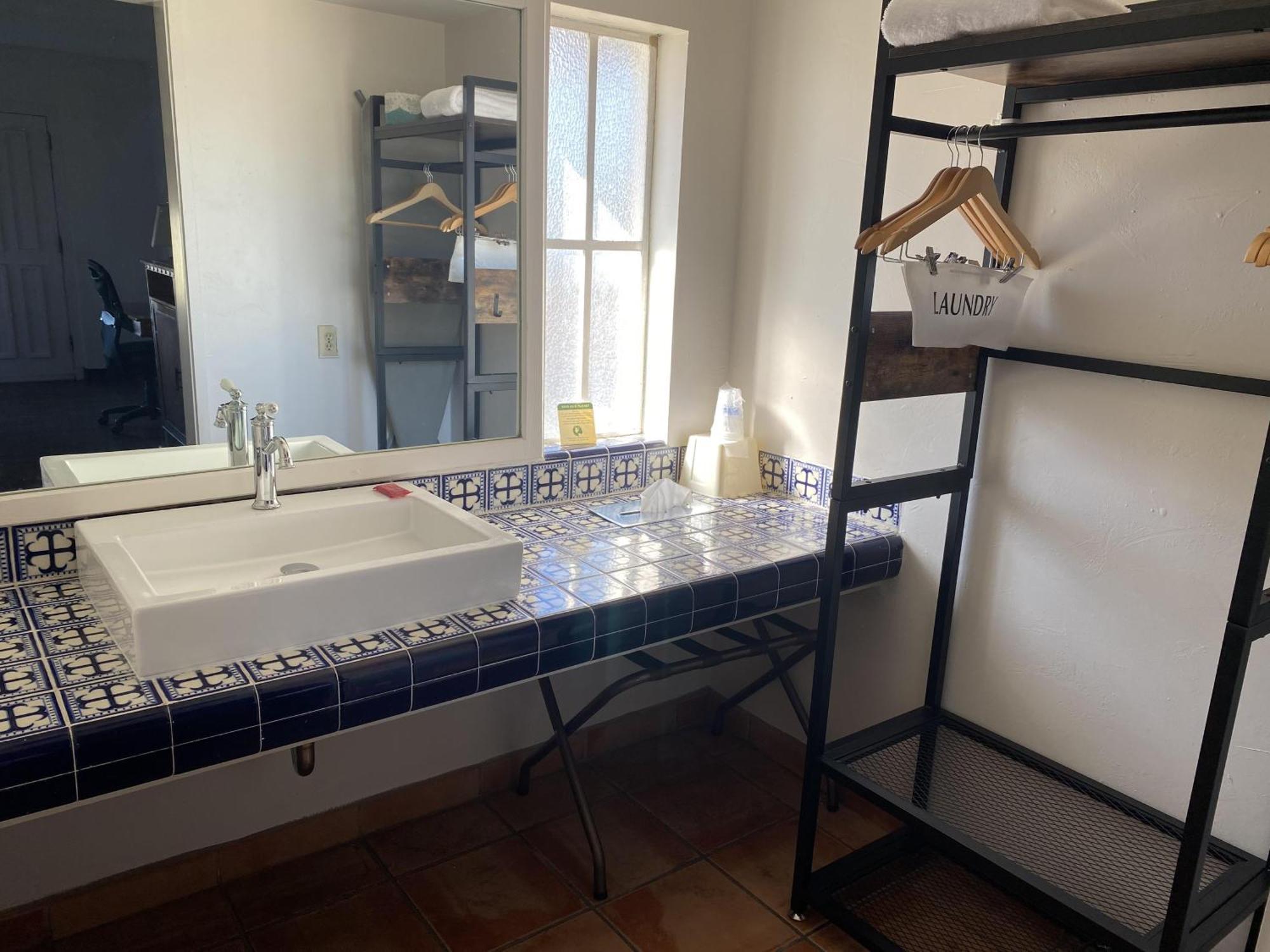 King Room - Non-Smoking,1758337897:JPEG